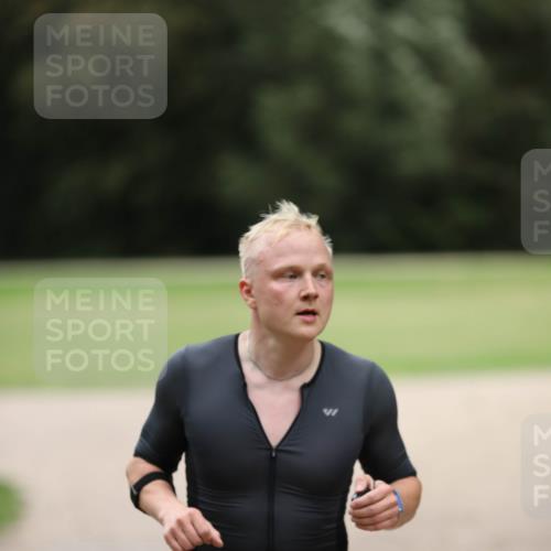 30.08.2026 - Elbe Triathlon Hamburg Antke Förster http://msf.ph/oto/10109114 30.08.2026 15:07:59 Laufen 157, 2 meine-sportfotos.de