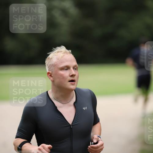 30.08.2026 - Elbe Triathlon Hamburg Antke Förster http://msf.ph/oto/10109116 30.08.2026 15:07:59 Laufen 1572 meine-sportfotos.de