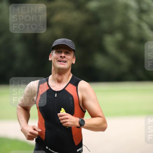 30.08.2026 - Elbe Triathlon Hamburg Antke Förster http://msf.ph/oto/10109138 30.08.2026 15:09:26 Laufen 2, 6 meine-sportfotos.de