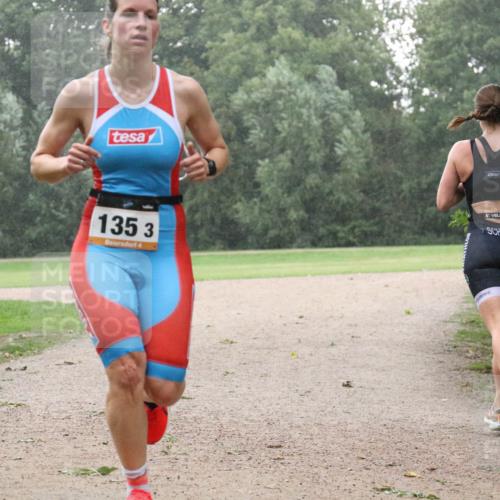 30.08.2026 - Elbe Triathlon Hamburg Antke Förster http://msf.ph/oto/10109153 30.08.2026 15:43:08 Laufen 1353, 4 meine-sportfotos.de