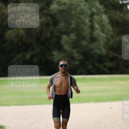 30.08.2026 - Elbe Triathlon Hamburg Antke Förster http://msf.ph/oto/10109158 30.08.2026 15:10:25 Laufen  meine-sportfotos.de