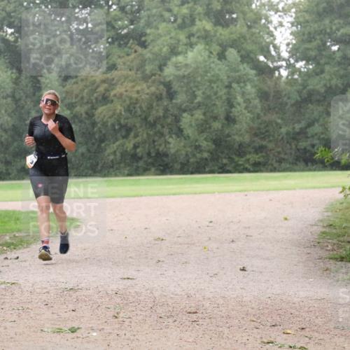30.08.2026 - Elbe Triathlon Hamburg Antke Förster http://msf.ph/oto/10109171 30.08.2026 15:44:00 Laufen  meine-sportfotos.de