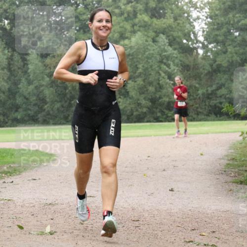 30.08.2026 - Elbe Triathlon Hamburg Antke Förster http://msf.ph/oto/10109189 30.08.2026 15:44:52 Laufen 3, 3 meine-sportfotos.de