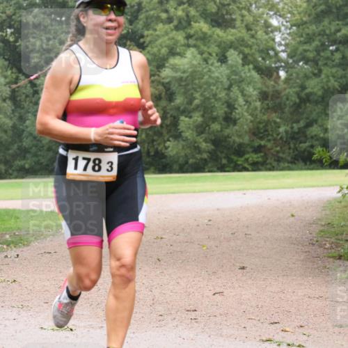 30.08.2026 - Elbe Triathlon Hamburg Antke Förster http://msf.ph/oto/10109311 30.08.2026 15:50:36 Laufen 1783 meine-sportfotos.de