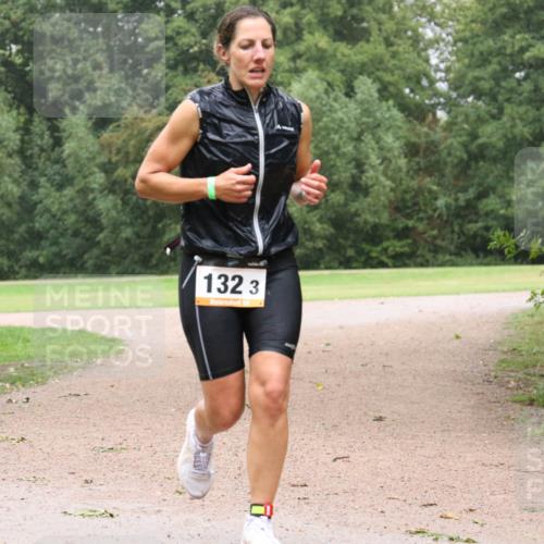 30.08.2026 - Elbe Triathlon Hamburg Antke Förster http://msf.ph/oto/10109323 30.08.2026 15:50:56 Laufen 1323, 10 meine-sportfotos.de