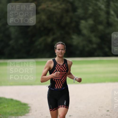 30.08.2026 - Elbe Triathlon Hamburg Antke Förster http://msf.ph/oto/10109328 30.08.2026 15:27:05 Laufen 2 meine-sportfotos.de