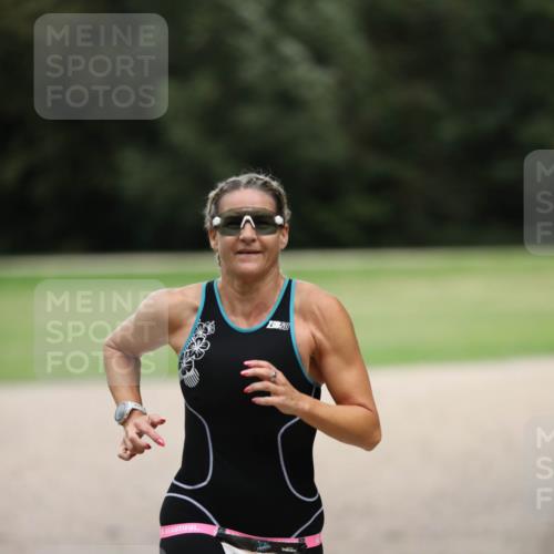 30.08.2026 - Elbe Triathlon Hamburg Antke Förster http://msf.ph/oto/10109358 30.08.2026 15:30:41 Laufen 56, 3, 431 meine-sportfotos.de