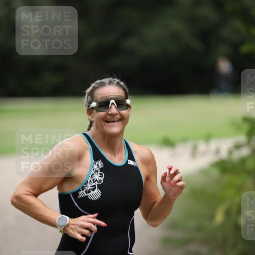 30.08.2026 - Elbe Triathlon Hamburg Antke Förster http://msf.ph/oto/10109360 30.08.2026 15:30:41 Laufen 156, 3, 23 meine-sportfotos.de
