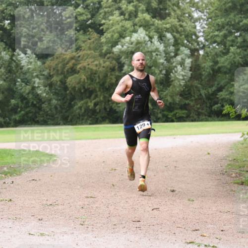 30.08.2026 - Elbe Triathlon Hamburg Antke Förster http://msf.ph/oto/10109367 30.08.2026 15:54:23 Laufen 129, 4 meine-sportfotos.de