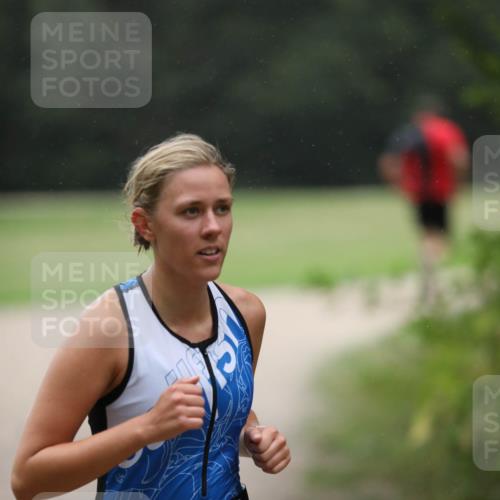 30.08.2026 - Elbe Triathlon Hamburg Antke Förster http://msf.ph/oto/10109434 30.08.2026 15:38:58 Laufen 1633 meine-sportfotos.de