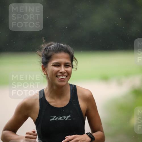 30.08.2026 - Elbe Triathlon Hamburg Antke Förster http://msf.ph/oto/10109482 30.08.2026 15:40:31 Laufen 7001, 1763 meine-sportfotos.de