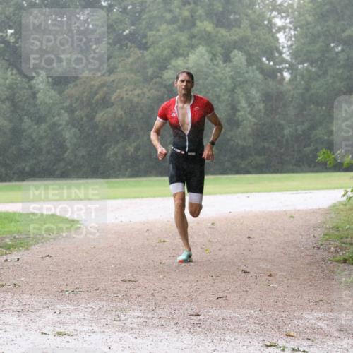 30.08.2026 - Elbe Triathlon Hamburg Antke Förster http://msf.ph/oto/10109517 30.08.2026 16:10:10 Laufen  meine-sportfotos.de