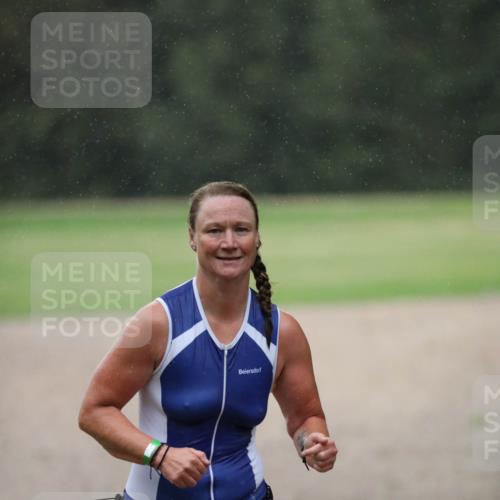30.08.2026 - Elbe Triathlon Hamburg Antke Förster http://msf.ph/oto/10109566 30.08.2026 15:43:44 Laufen 131, 3, 1 meine-sportfotos.de