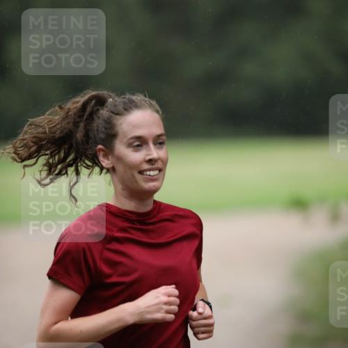 30.08.2026 - Elbe Triathlon Hamburg Antke Förster http://msf.ph/oto/10109602 30.08.2026 15:45:01 Laufen 1733 meine-sportfotos.de