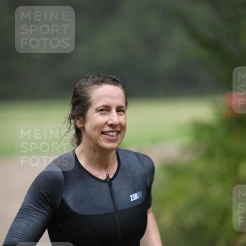 30.08.2026 - Elbe Triathlon Hamburg Antke Förster http://msf.ph/oto/10109632 30.08.2026 15:46:27 Laufen 171, 3, 3, 3 meine-sportfotos.de
