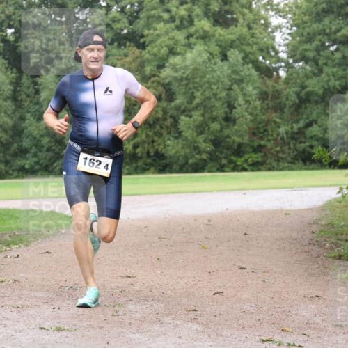 30.08.2026 - Elbe Triathlon Hamburg Antke Förster http://msf.ph/oto/10109637 30.08.2026 16:20:16 Laufen 1624 meine-sportfotos.de