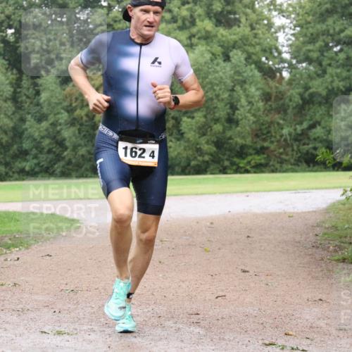 30.08.2026 - Elbe Triathlon Hamburg Antke Förster http://msf.ph/oto/10109639 30.08.2026 16:20:16 Laufen 162, 4 meine-sportfotos.de