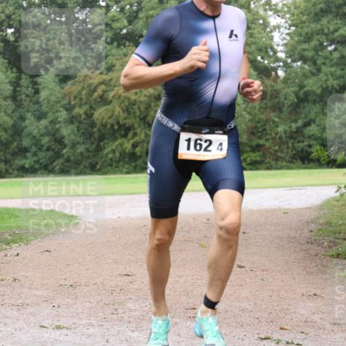 30.08.2026 - Elbe Triathlon Hamburg Antke Förster http://msf.ph/oto/10109641 30.08.2026 16:20:17 Laufen 1624 meine-sportfotos.de