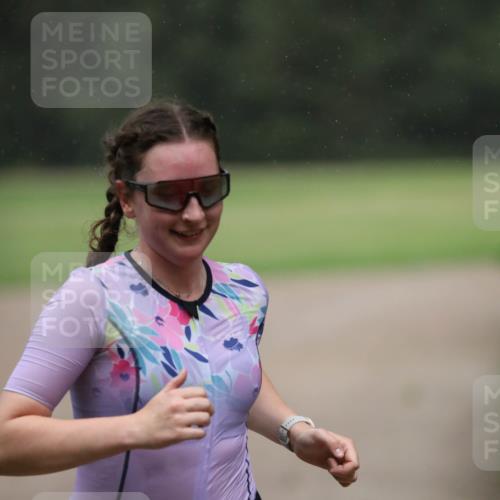 30.08.2026 - Elbe Triathlon Hamburg Antke Förster http://msf.ph/oto/10109646 30.08.2026 15:46:42 Laufen 3, 1573 meine-sportfotos.de