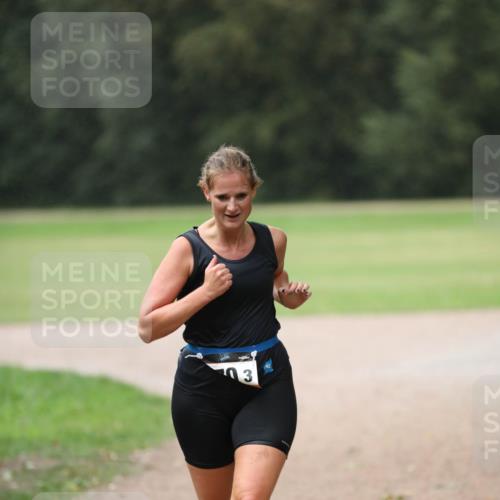 30.08.2026 - Elbe Triathlon Hamburg Antke Förster http://msf.ph/oto/10109754 30.08.2026 15:53:20 Laufen 03 meine-sportfotos.de