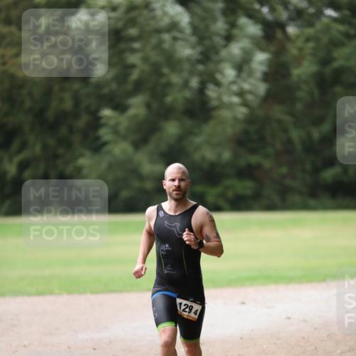 30.08.2026 - Elbe Triathlon Hamburg Antke Förster http://msf.ph/oto/10109764 30.08.2026 15:54:23 Laufen 1294 meine-sportfotos.de