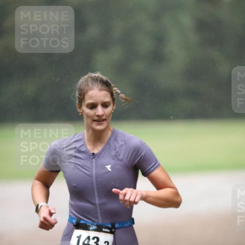 30.08.2026 - Elbe Triathlon Hamburg Antke Förster http://msf.ph/oto/10109890 30.08.2026 16:07:10 Laufen 143, 3 meine-sportfotos.de