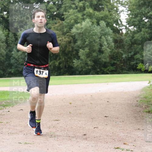 30.08.2026 - Elbe Triathlon Hamburg Antke Förster http://msf.ph/oto/10109999 30.08.2026 16:53:52 Laufen 137 meine-sportfotos.de