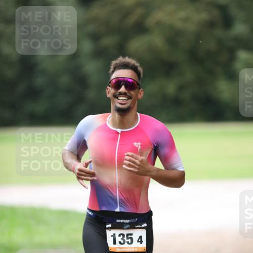 30.08.2026 - Elbe Triathlon Hamburg Antke Förster http://msf.ph/oto/10110013 30.08.2026 16:18:01 Laufen 1354, 4 meine-sportfotos.de