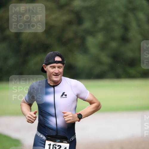 30.08.2026 - Elbe Triathlon Hamburg Antke Förster http://msf.ph/oto/10110021 30.08.2026 16:20:16 Laufen 1624 meine-sportfotos.de