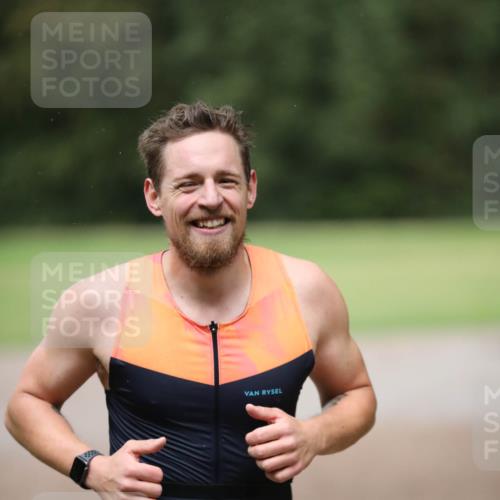 30.08.2026 - Elbe Triathlon Hamburg Antke Förster http://msf.ph/oto/10110046 30.08.2026 16:21:24 Laufen 1464 meine-sportfotos.de