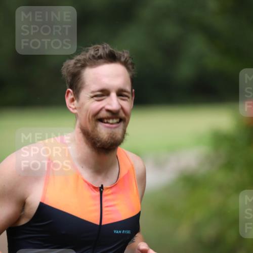 30.08.2026 - Elbe Triathlon Hamburg Antke Förster http://msf.ph/oto/10110047 30.08.2026 16:21:24 Laufen 1464 meine-sportfotos.de
