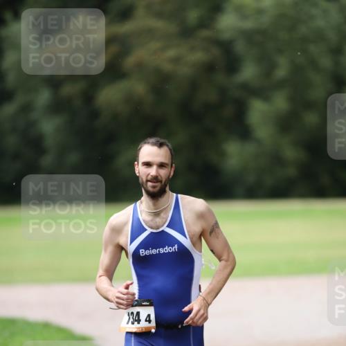 30.08.2026 - Elbe Triathlon Hamburg Antke Förster http://msf.ph/oto/10110087 30.08.2026 16:25:36 Laufen 34, 4, 3 meine-sportfotos.de