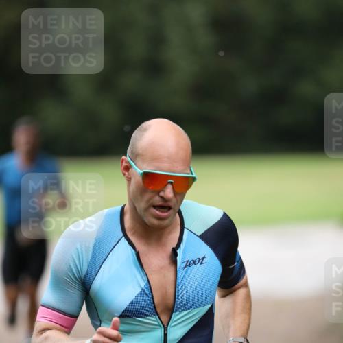 30.08.2026 - Elbe Triathlon Hamburg Antke Förster http://msf.ph/oto/10110107 30.08.2026 16:26:38 Laufen 1002, 100, 169, 4 meine-sportfotos.de