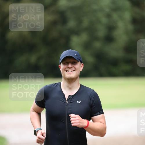 30.08.2026 - Elbe Triathlon Hamburg Antke Förster http://msf.ph/oto/10110117 30.08.2026 16:27:10 Laufen 1324, 10 meine-sportfotos.de