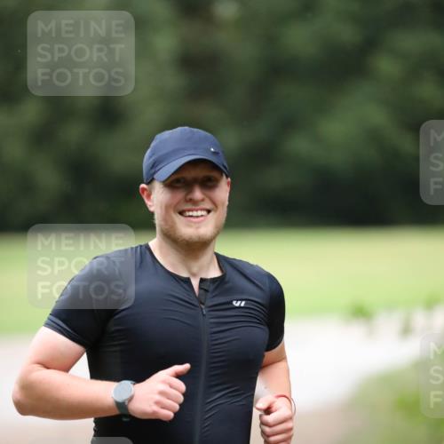 30.08.2026 - Elbe Triathlon Hamburg Antke Förster http://msf.ph/oto/10110118 30.08.2026 16:27:11 Laufen 1324, 10 meine-sportfotos.de