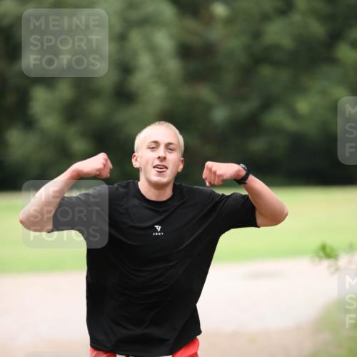 30.08.2026 - Elbe Triathlon Hamburg Antke Förster http://msf.ph/oto/10110172 30.08.2026 16:39:25 Laufen 5 meine-sportfotos.de