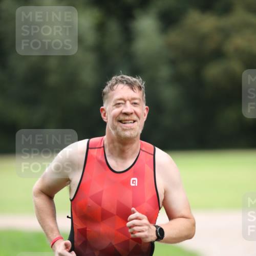 30.08.2026 - Elbe Triathlon Hamburg Antke Förster http://msf.ph/oto/10110179 30.08.2026 16:40:27 Laufen 1554 meine-sportfotos.de