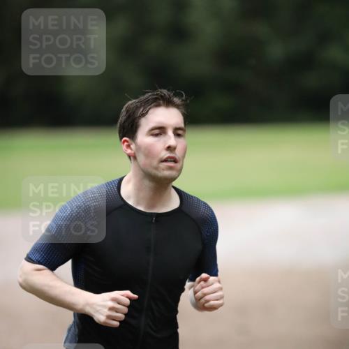30.08.2026 - Elbe Triathlon Hamburg Antke Förster http://msf.ph/oto/10110203 30.08.2026 16:53:53 Laufen 1374 meine-sportfotos.de