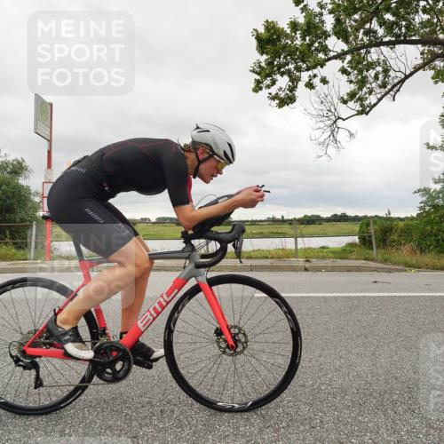 30.08.2026 - Elbe Triathlon Hamburg Michael Burmester http://msf.ph/oto/10110208 30.08.2026 14:08:27 Radfahren  meine-sportfotos.de