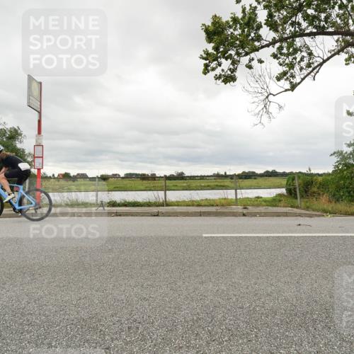 30.08.2026 - Elbe Triathlon Hamburg Michael Burmester http://msf.ph/oto/10110224 30.08.2026 14:09:34 Radfahren  meine-sportfotos.de