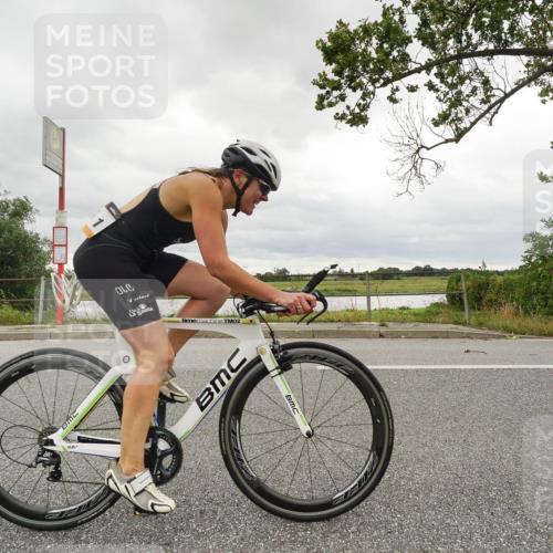 30.08.2026 - Elbe Triathlon Hamburg Michael Burmester http://msf.ph/oto/10110229 30.08.2026 14:09:53 Radfahren 02 meine-sportfotos.de
