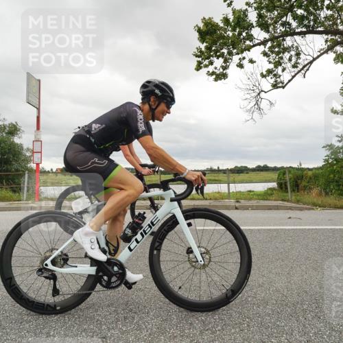 30.08.2026 - Elbe Triathlon Hamburg Michael Burmester http://msf.ph/oto/10110232 30.08.2026 14:10:04 Radfahren 00 meine-sportfotos.de