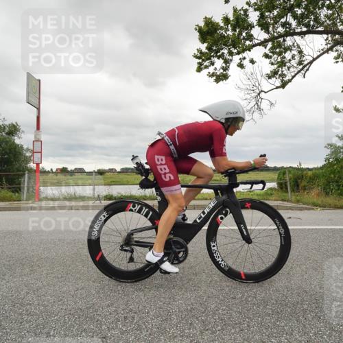 30.08.2026 - Elbe Triathlon Hamburg Michael Burmester http://msf.ph/oto/10110236 30.08.2026 14:10:14 Radfahren  meine-sportfotos.de