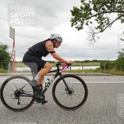 30.08.2026 - Elbe Triathlon Hamburg Michael Burmester http://msf.ph/oto/10110240 30.08.2026 14:10:27 Radfahren  meine-sportfotos.de
