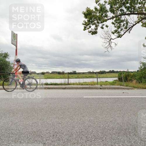 30.08.2026 - Elbe Triathlon Hamburg Michael Burmester http://msf.ph/oto/10110270 30.08.2026 14:12:12 Radfahren  meine-sportfotos.de