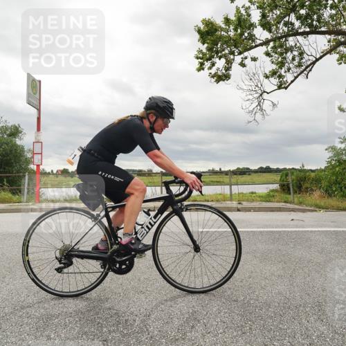 30.08.2026 - Elbe Triathlon Hamburg Michael Burmester http://msf.ph/oto/10110273 30.08.2026 14:12:22 Radfahren  meine-sportfotos.de