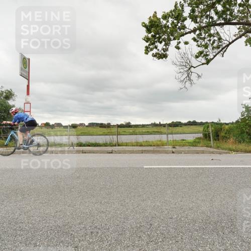 30.08.2026 - Elbe Triathlon Hamburg Michael Burmester http://msf.ph/oto/10110317 30.08.2026 14:15:01 Radfahren  meine-sportfotos.de