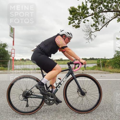 30.08.2026 - Elbe Triathlon Hamburg Michael Burmester http://msf.ph/oto/10110325 30.08.2026 14:15:38 Radfahren  meine-sportfotos.de