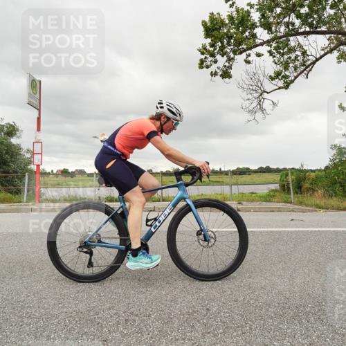 30.08.2026 - Elbe Triathlon Hamburg Michael Burmester http://msf.ph/oto/10110330 30.08.2026 14:16:04 Radfahren  meine-sportfotos.de