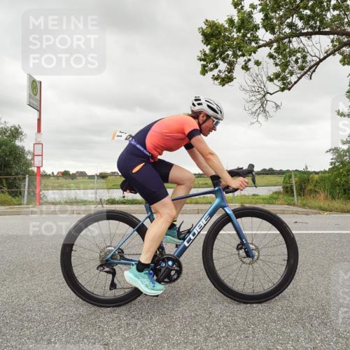 30.08.2026 - Elbe Triathlon Hamburg Michael Burmester http://msf.ph/oto/10110410 30.08.2026 14:20:58 Radfahren  meine-sportfotos.de